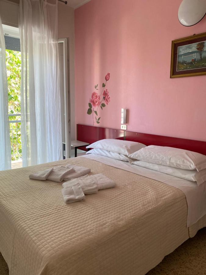 Hotel Nova Dhely Rimini Dış mekan fotoğraf