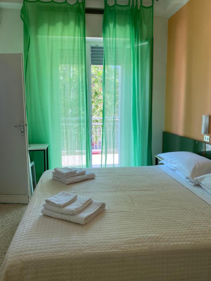 Hotel Nova Dhely Rimini Dış mekan fotoğraf