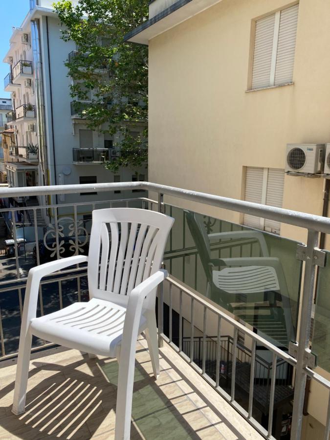 Hotel Nova Dhely Rimini Dış mekan fotoğraf