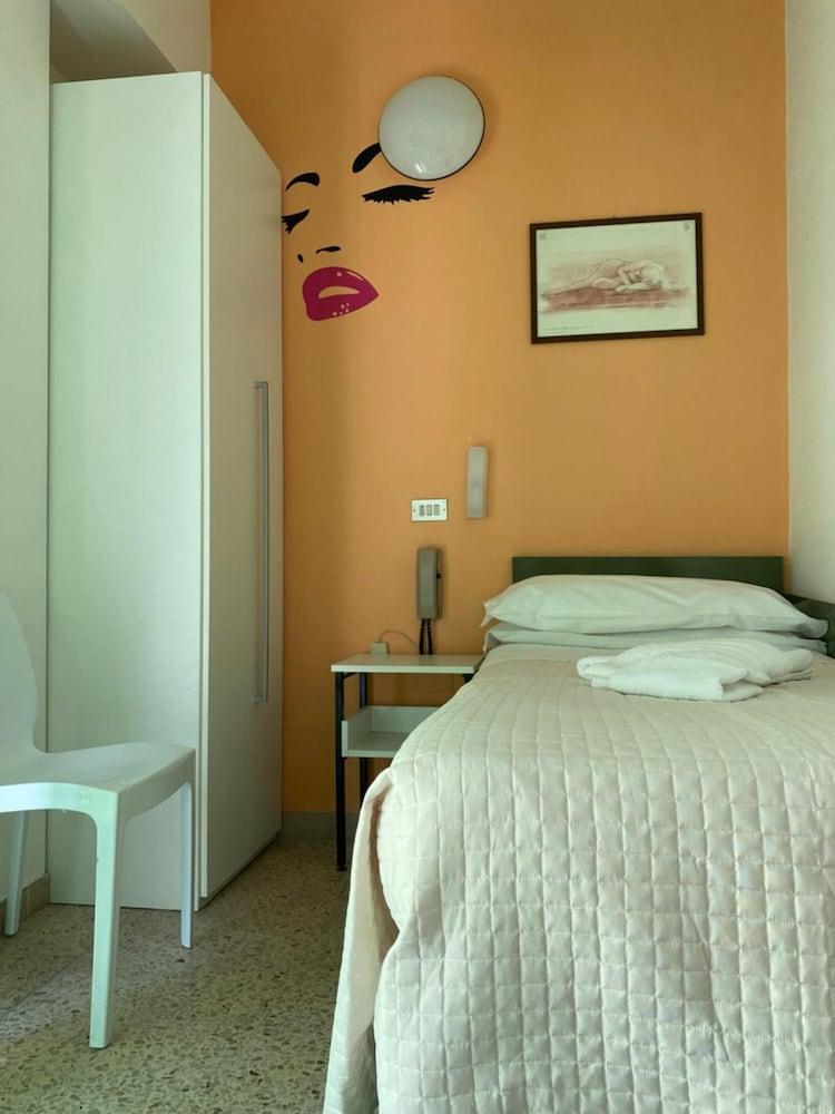Hotel Nova Dhely Rimini Dış mekan fotoğraf