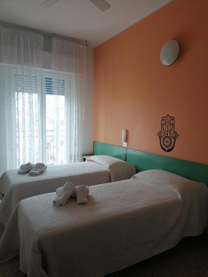 Hotel Nova Dhely Rimini Dış mekan fotoğraf