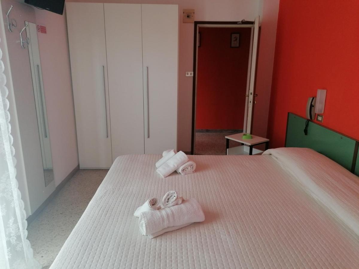 Hotel Nova Dhely Rimini Dış mekan fotoğraf