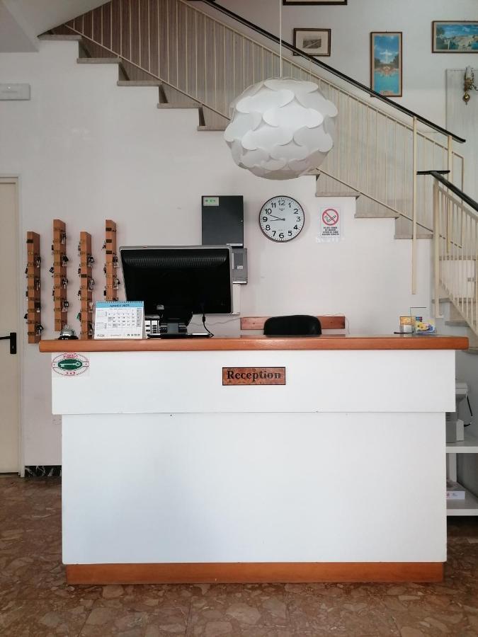 Hotel Nova Dhely Rimini Dış mekan fotoğraf