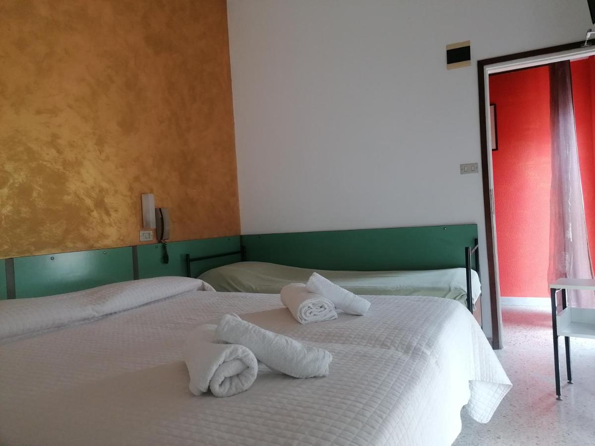 Hotel Nova Dhely Rimini Dış mekan fotoğraf