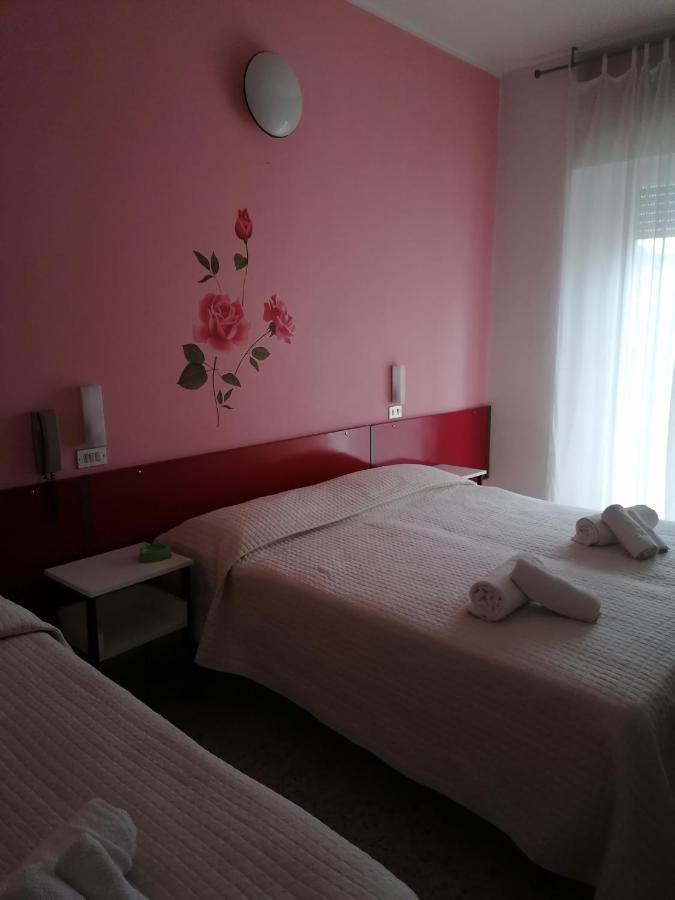 Hotel Nova Dhely Rimini Dış mekan fotoğraf