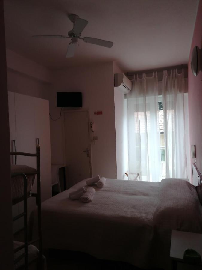 Hotel Nova Dhely Rimini Dış mekan fotoğraf