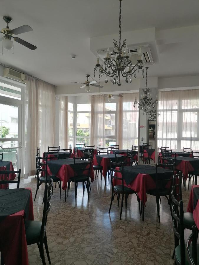 Hotel Nova Dhely Rimini Dış mekan fotoğraf