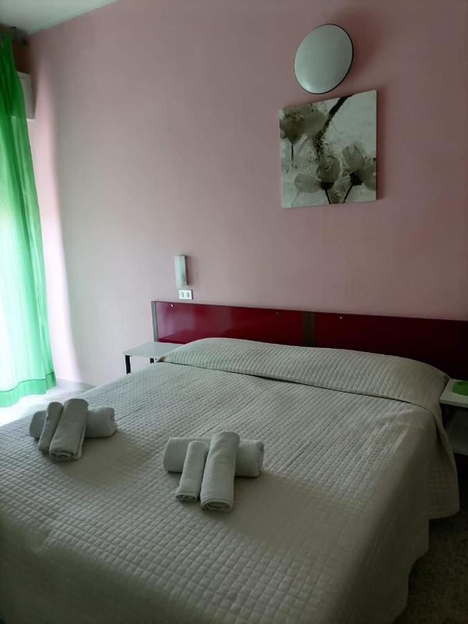 Hotel Nova Dhely Rimini Dış mekan fotoğraf
