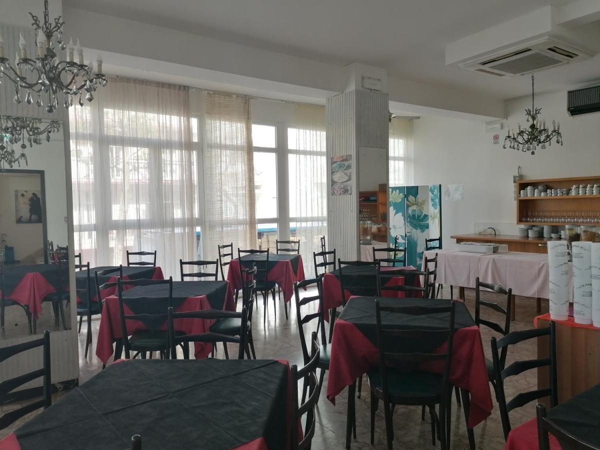 Hotel Nova Dhely Rimini Dış mekan fotoğraf