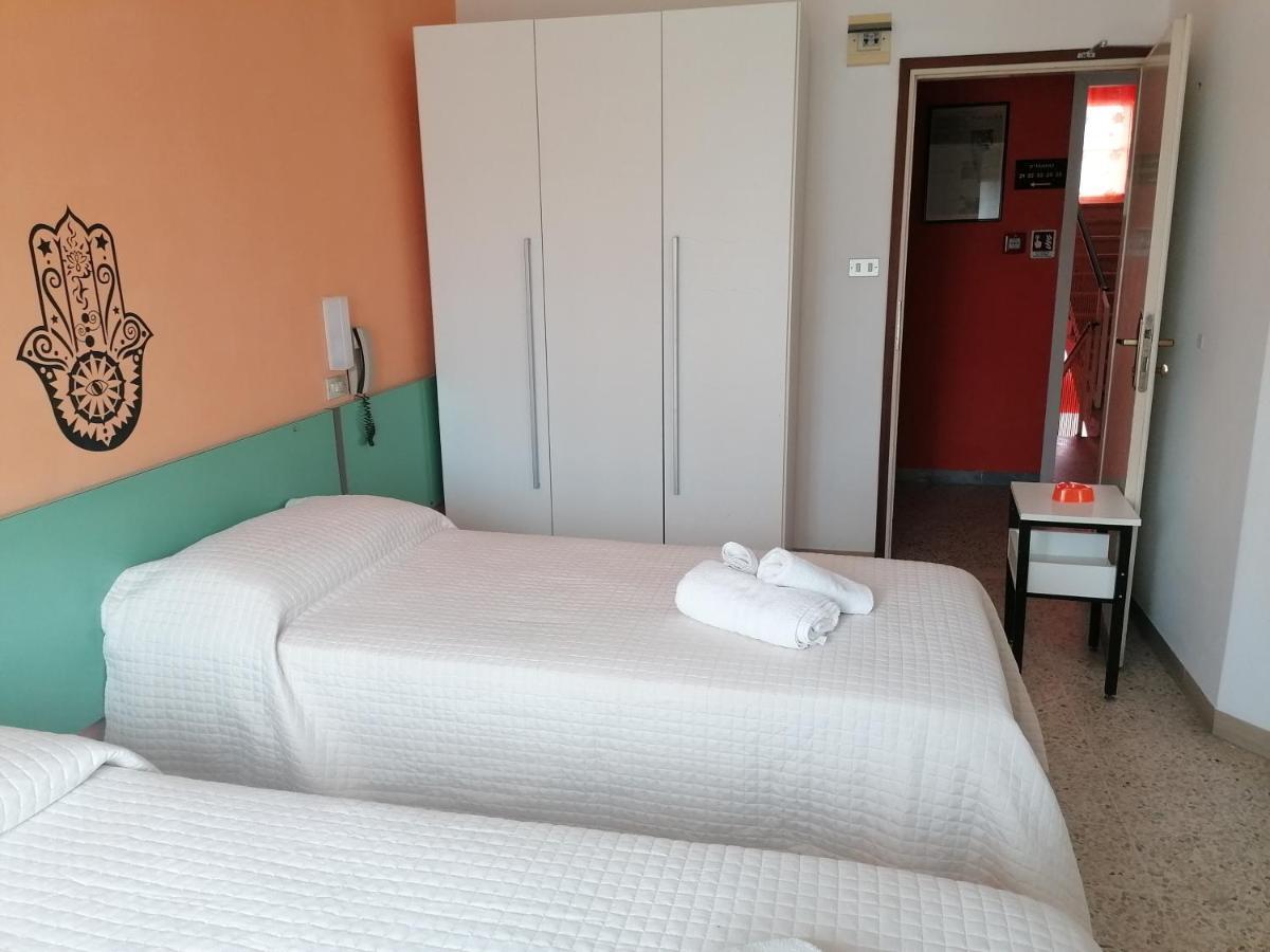 Hotel Nova Dhely Rimini Dış mekan fotoğraf