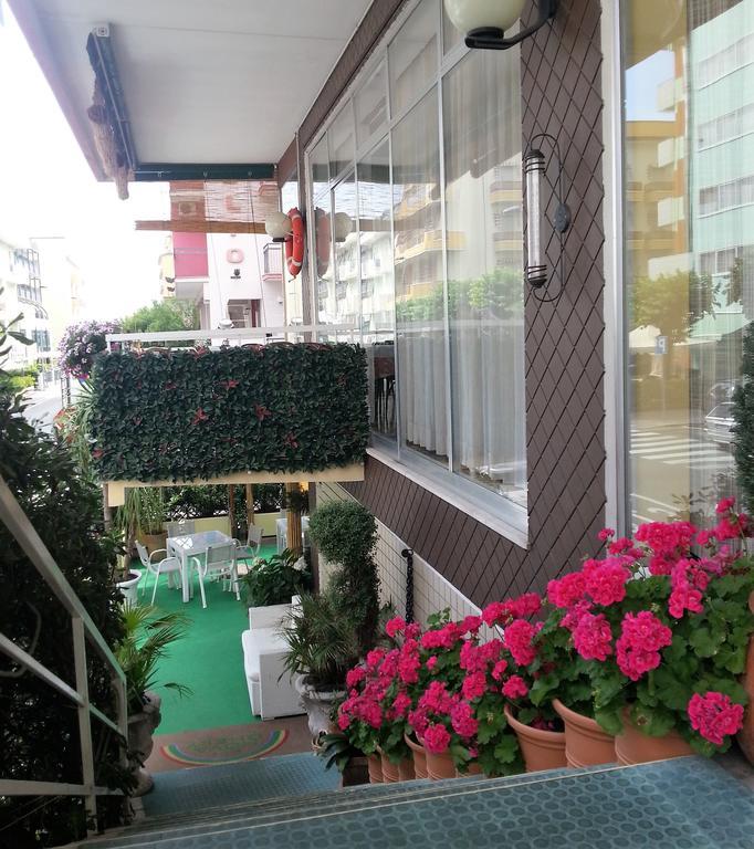 Hotel Nova Dhely Rimini Dış mekan fotoğraf