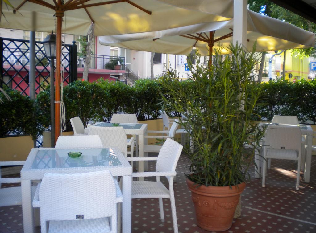 Hotel Nova Dhely Rimini Dış mekan fotoğraf