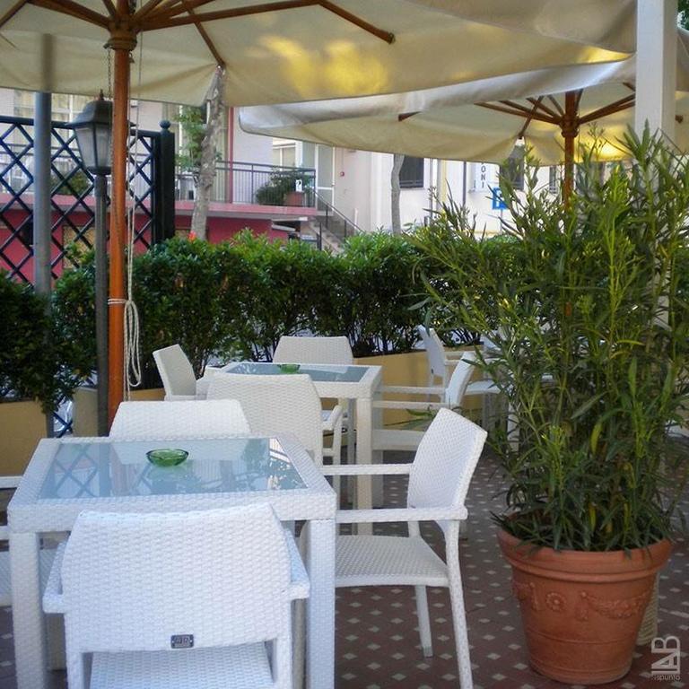 Hotel Nova Dhely Rimini Dış mekan fotoğraf