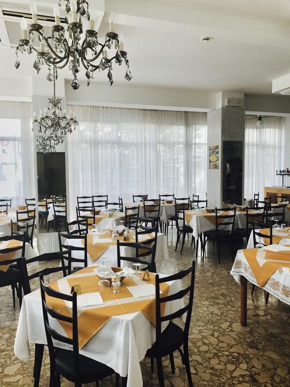 Hotel Nova Dhely Rimini Dış mekan fotoğraf
