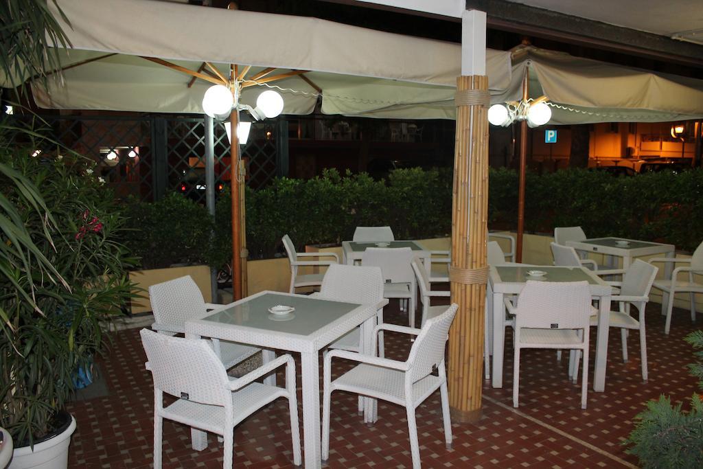 Hotel Nova Dhely Rimini Dış mekan fotoğraf